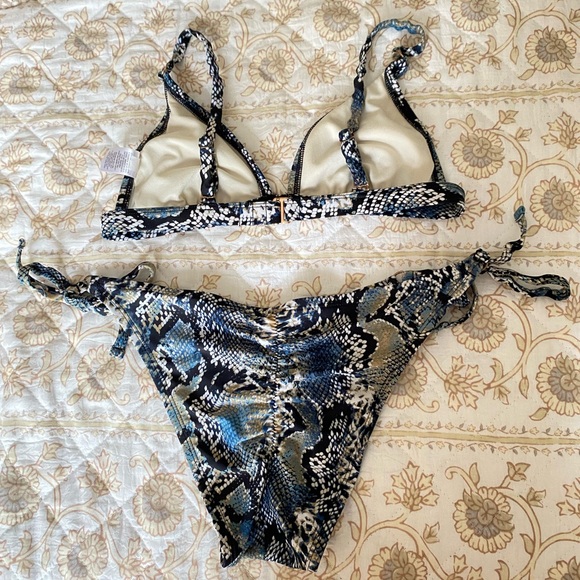 Shade & Shore Two Piece Scrunchie Bottoms Snakeskin Print Bikini — Women’s S - Picture 5 of 7